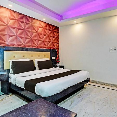 Collection O Noida Saffron Hotel Exterior photo
