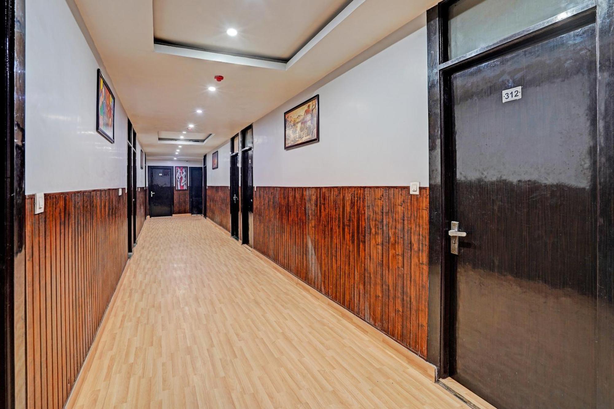Collection O Noida Saffron Hotel Exterior photo