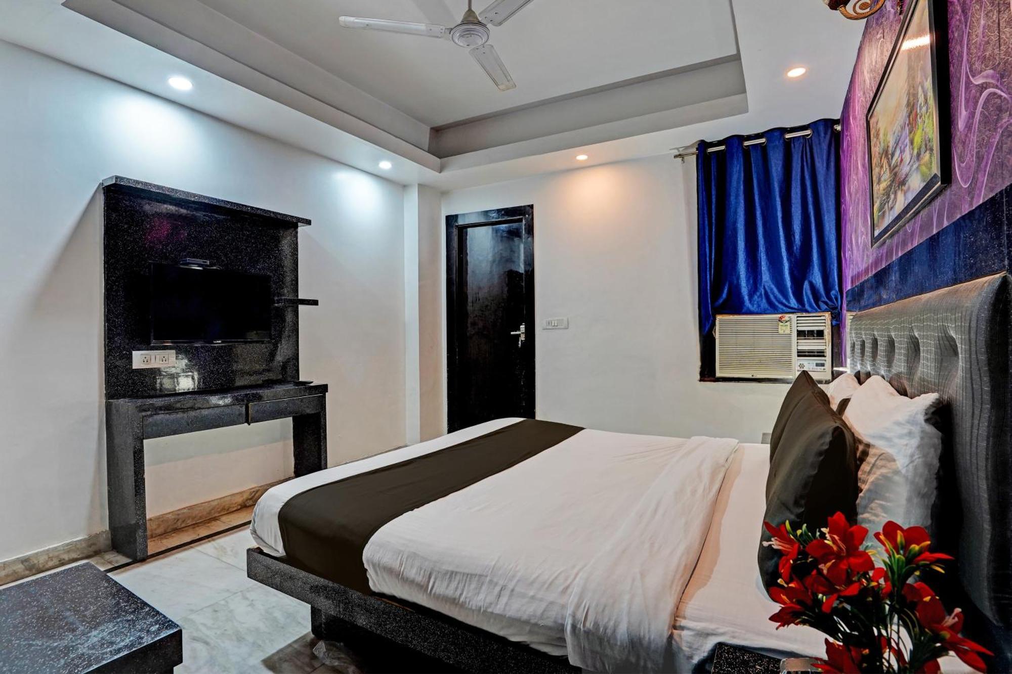 Collection O Noida Saffron Hotel Exterior photo