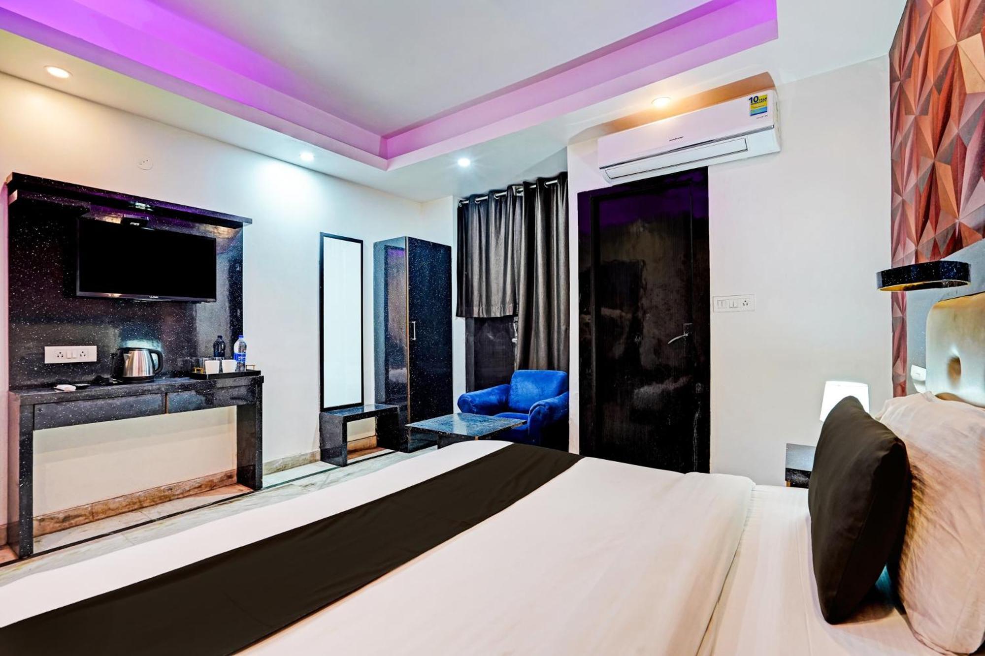 Collection O Noida Saffron Hotel Exterior photo