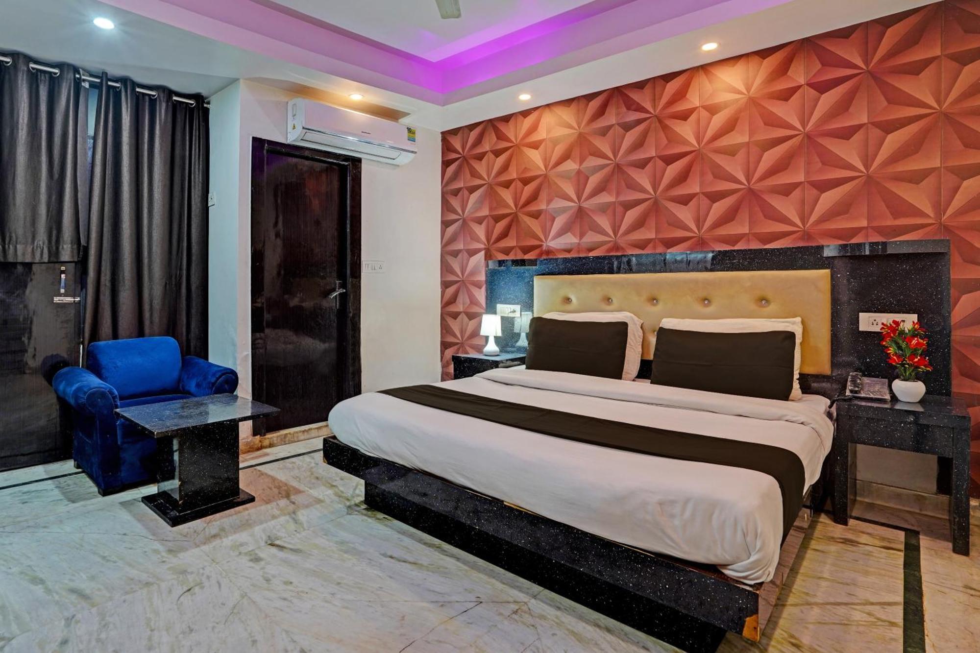 Collection O Noida Saffron Hotel Exterior photo