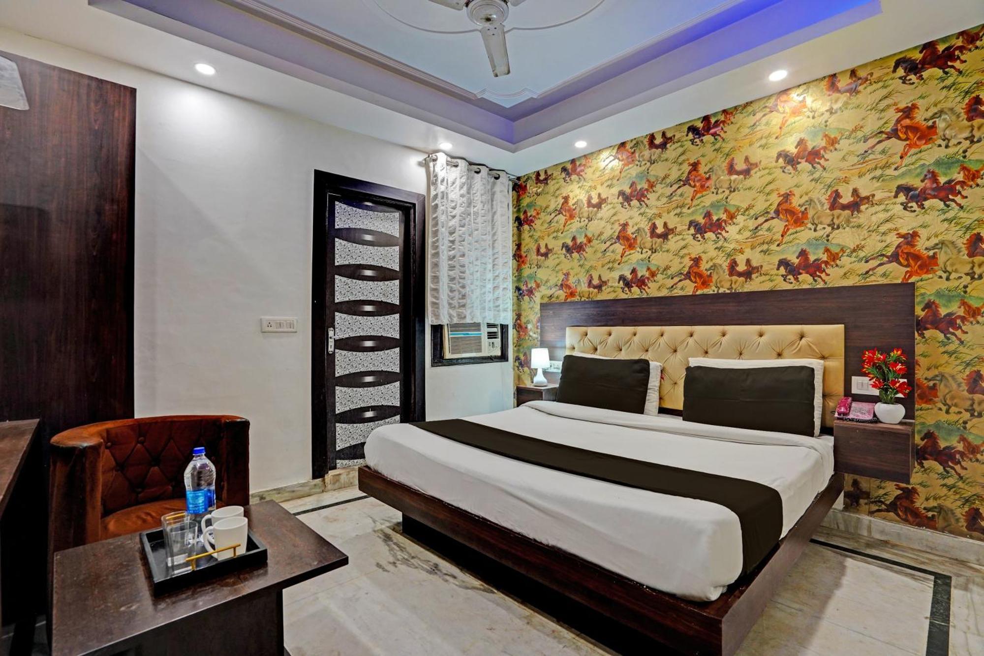Collection O Noida Saffron Hotel Exterior photo