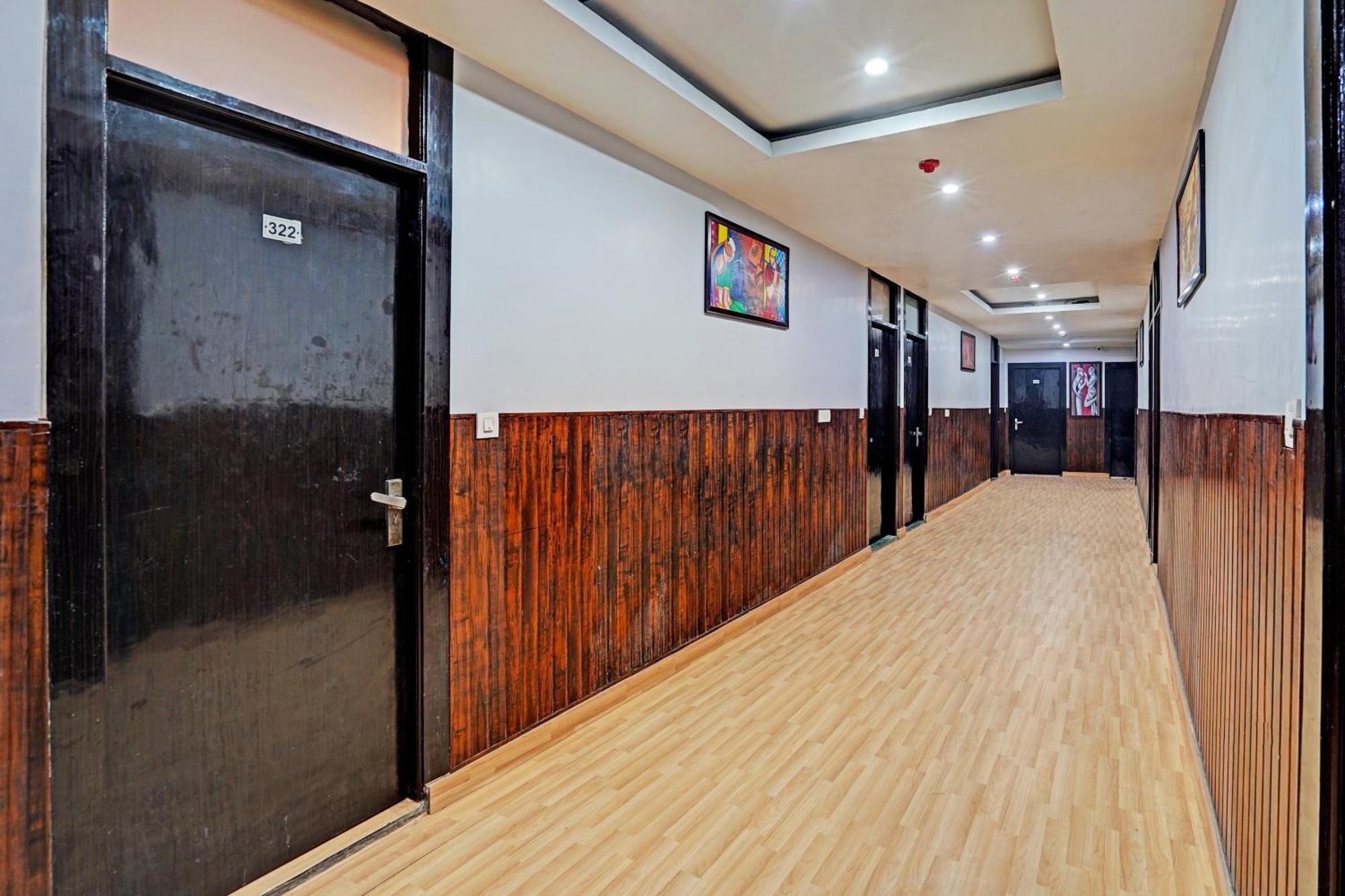 Collection O Noida Saffron Hotel Exterior photo