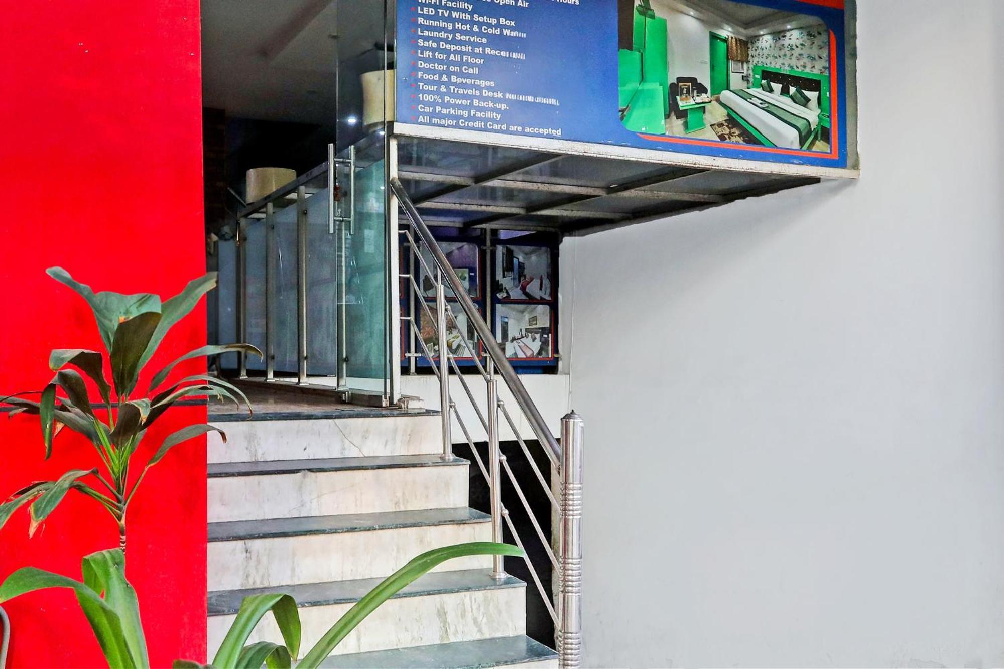 Collection O Noida Saffron Hotel Exterior photo