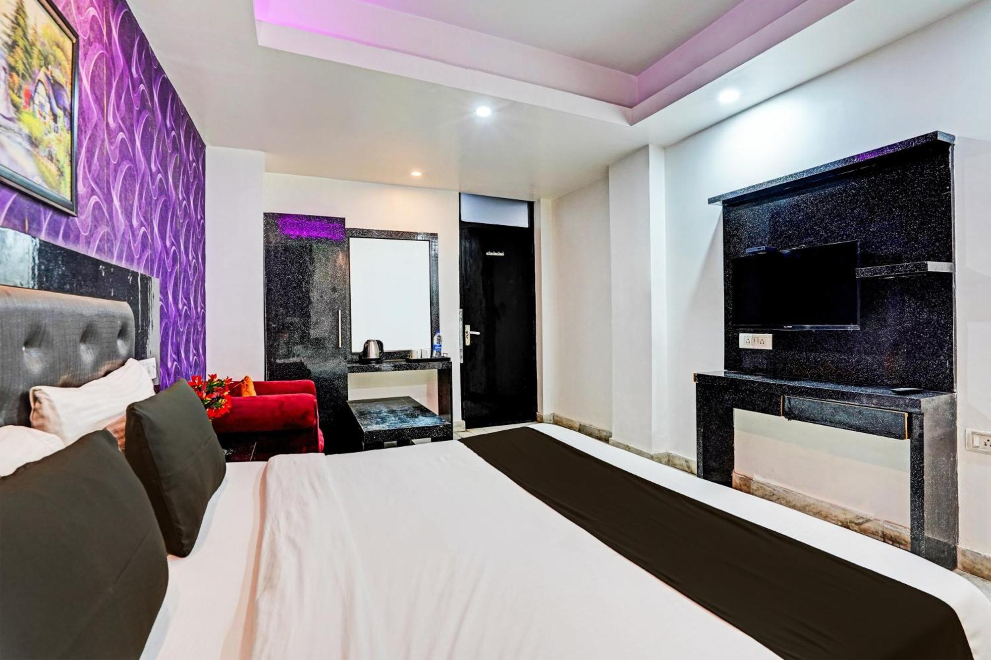Collection O Noida Saffron Hotel Exterior photo