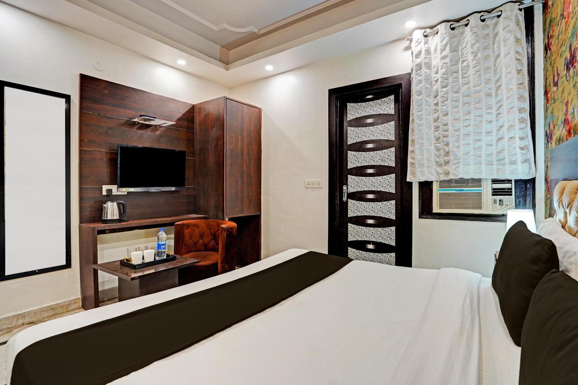 Collection O Noida Saffron Hotel Exterior photo