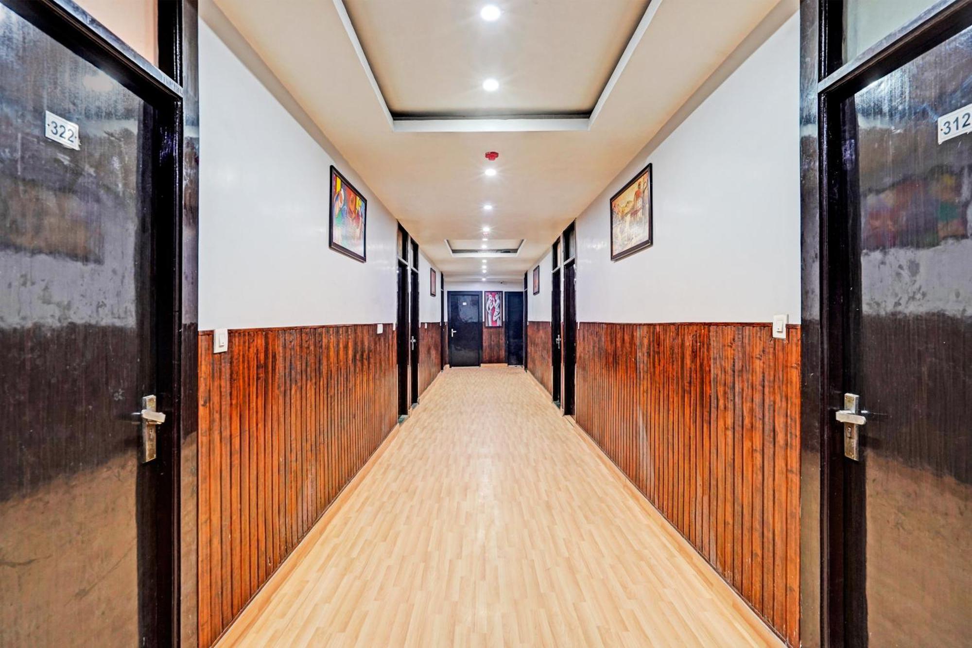 Collection O Noida Saffron Hotel Exterior photo