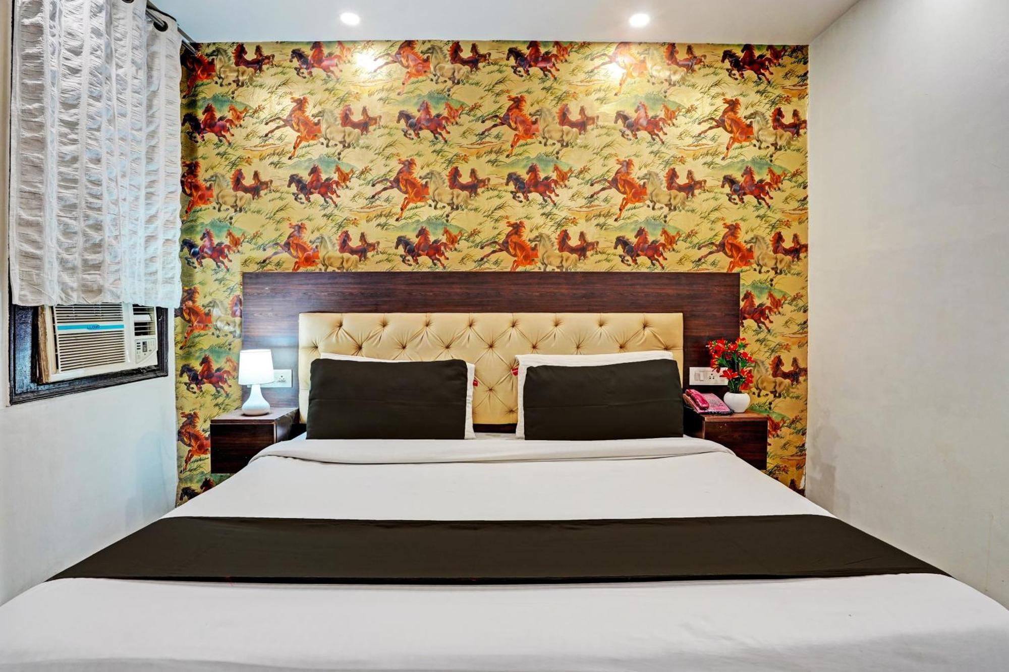 Collection O Noida Saffron Hotel Exterior photo