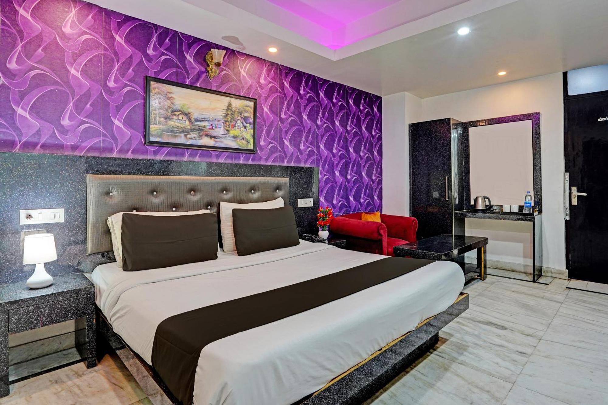 Collection O Noida Saffron Hotel Exterior photo